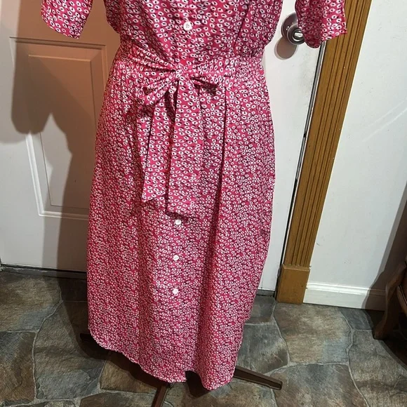 Pink and White Floral Short Sleeve Button Down Tie in the Front Dress Size XL - Picture 3 of 6